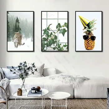 Moderni sniego tigras lapų derinys baltame fone minimalistinio kambarį apdaila plakatą, tapetai, baldai, meno